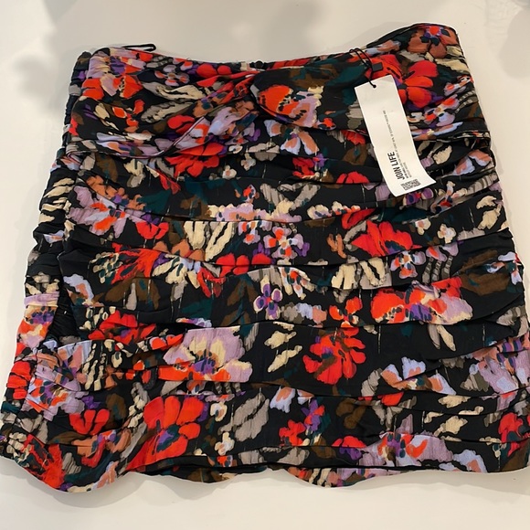 NWT Zara High Waisted Mini Skirt Black & Red Floral Print Ruffles in size Small - Picture 5 of 10